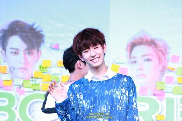 myTWINS_BF's tweet photo. HD140810 Minwoo FansignMBK #보이프렌드 @BOYF_MW @G_BoyFriend @officialBFjp #BOYFRIENDinThailand @MinwooBiased   > < http://t.co/avNd5Jaske