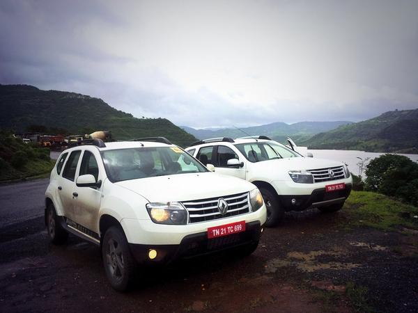 GodsentEvil's tweet photo. Posing by the lakeside after some mad mud splashing #dusterallwheeldrive http://t.co/tL4QJu5YXw