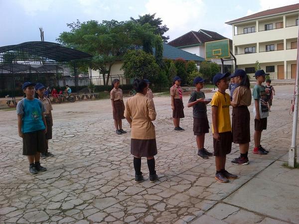 XavetroJHS's tweet photo. Persiapan 17-an, Latian paskib. http://t.co/jBfIpKkZoS
