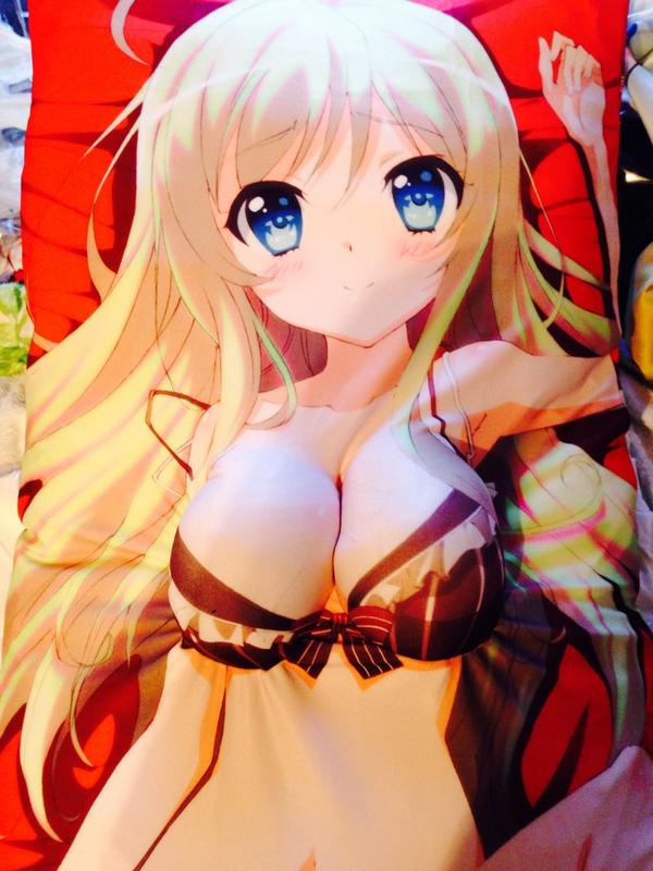 にじぽい 脳コメショコラちゃんの立体型おっぱいクッションww おっぱいの造形が若干雑ww Http T Co 2catm3pisl Twitter