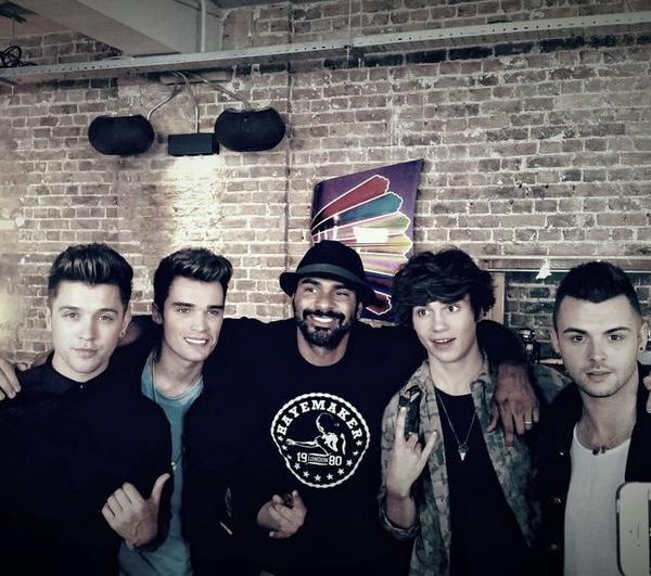 davidhaye's tweet image. Bumped into the great lads from #UnionJ  @JJUJWorld @JoshUJWorld @GeorgeUJWorld @JaymiUJWorld Open invite to my gym 👊