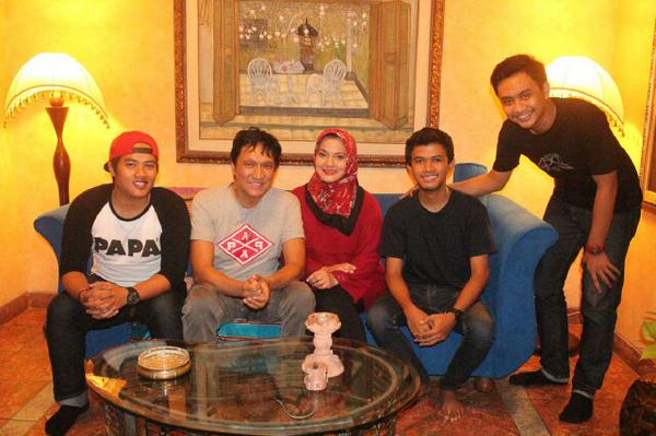 Dan kami adalah keluarga kecil baru bersama <a href="/ikangfawzi/">ikang fawzi</a> &amp; <a href="/Marissa_FH_UGM/">Marissa Haque FH UGM</a> thanks om,tante @chikifawzi WE LOVE YOU