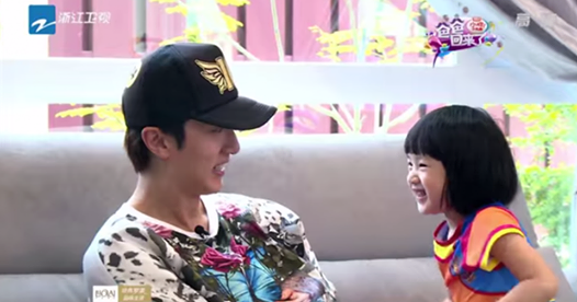 FRHupdates's tweet photo. #WuChun has been criticized for exposing his daughter on the program, "Dad Is Home" http://t.co/kutdzpeb91