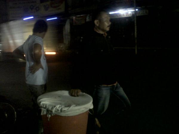 HidayatullahAef's tweet photo. TkAng ayam mau pulang hhahhaahaaaaa http://t.co/Vr3q6TY2bw