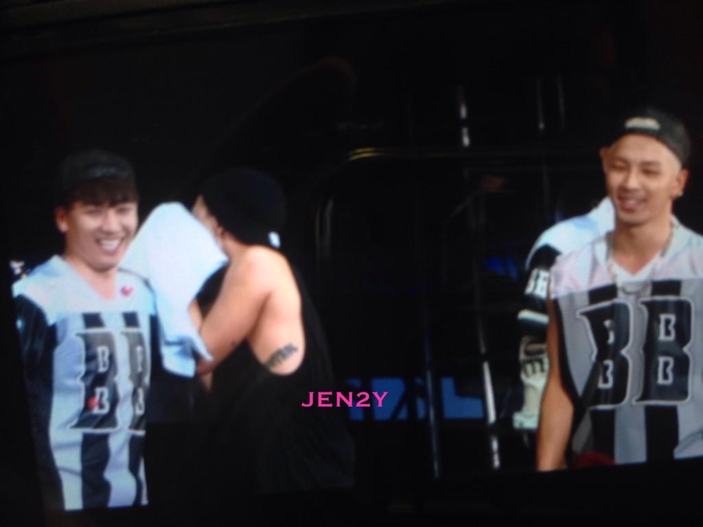 BvF6B5fCQAAPKWd.jpg:large