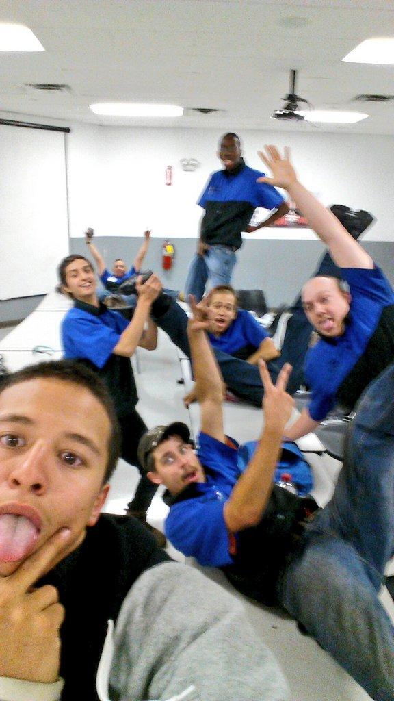 K3NOBi773's tweet image. #ClassSelfie bitches