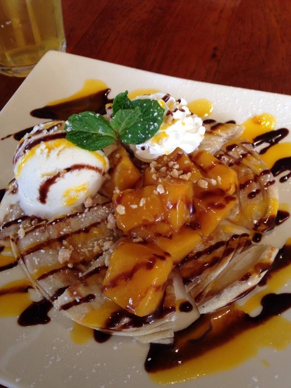まったりカフェ巡り録 今日は梅田のモンスーンカフェさん エスニック料理のお店です 写真はマンゴーパラタ W B パラタとはマレーシアのパンのようなものらしいです ジャスミンティーがおかわりし放題で長居するのによい場所でした W Http