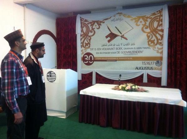 AhmadiJongeren's tweet photo. Sadr sahib MKA NL is inspecting the ijtema preparations and sites. Ijtema gah is being inspected here. http://t.co/OzONkZoNEH