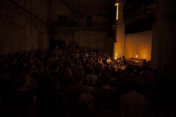 Meanwhile In Munich...#SharonVanEtten's hauskonzerte show at the MMA.
To Be Continued...