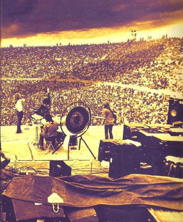 HistoryInPics's tweet photo. Led Zeppelin, Melbourne, 1972 http://t.co/mcT6OCiNWQ