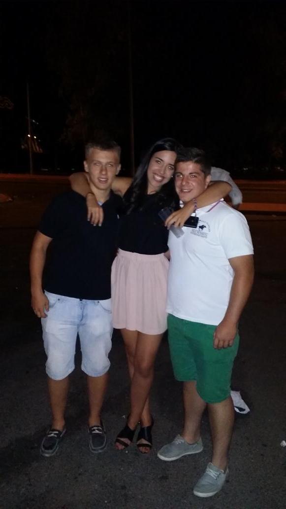 javierramosgez's tweet photo. Empiezan las fiestas de la mejor manera de 10!! @julia_jgomez @rubenbm63 http://t.co/60j283rzjo