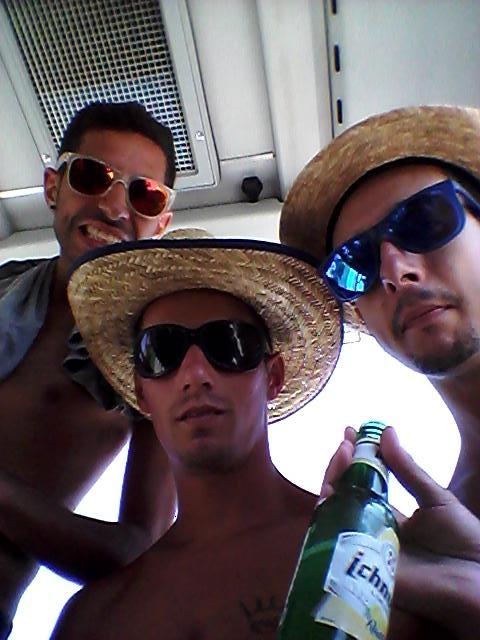 fabriziofois's tweet photo. "@danilomura23: #bestfriend #asinara #ichnusalemon #compari #relax @fabriziofois @DavideAHO http://t.co/hSsgt1UHrr"