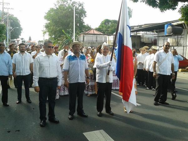 SertvNoticias's tweet photo. Inicia desfile de los 495 años de fundación de Panamá La Vieja, con el alcalde @BlandonJose. http://t.co/Ei8mCybyh5