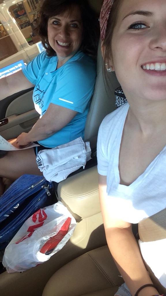 jwoelffer's tweet photo. road tripping with mini me❤️👯 http://t.co/bM4ibaYyFp