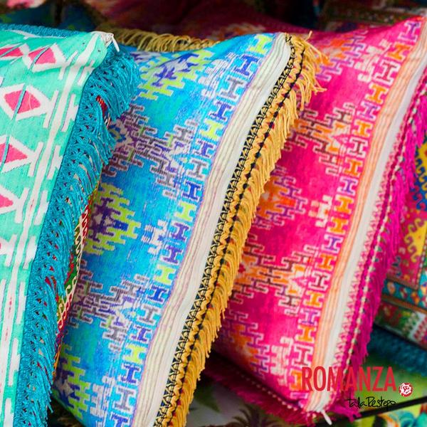romanzamedellin's tweet photo. No es común usar cojines de diferente color y textura. Te recomendamos no seguir la tradición e iniciar una nueva. http://t.co/lFGiYKf1ZJ