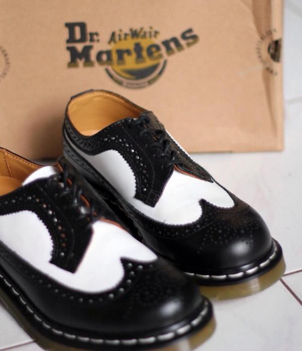 Cewe pake Docmart cantiknya nambah 90%. Wrapped with love for <a href="/adeirra/">adeirra 🤓</a> thx udah belanja di <a href="/StuntGirlShop/">StuntGirlShop</a> \m/