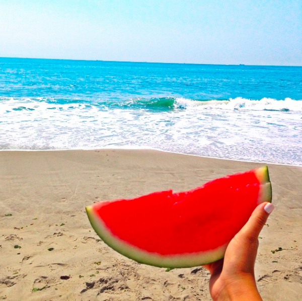 ww_us's tweet photo. #Watermelon = The perfect #summer beach snack! What's your favorite snack to pack for a day in the sun?#WWQuestion http://t.co/FMNjl4nSG9