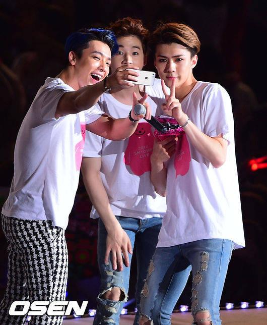 BvFjLRHCcAAGvom.jpg:large