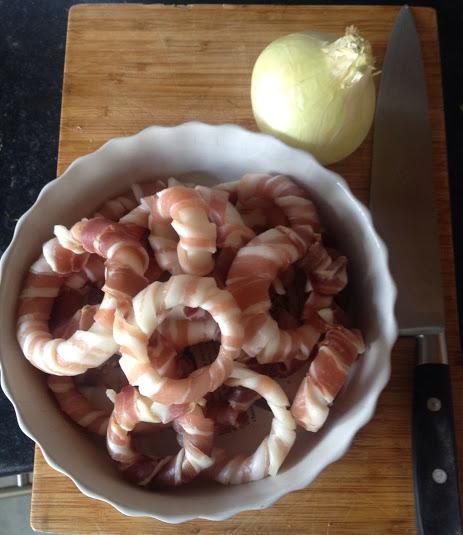 thuros_UK's tweet photo. What are you cooking over the weekend? We think you'll like these! #baconionrings http://t.co/5sH5cHqlRG