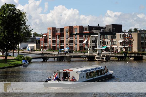 Kwamen we vanmiddag ook in Dokkum tegen. De salonboot Wetterfreule van Landgoed <a href="/deklinze/">Landgoed De Klinze</a>. Prettig weekend!