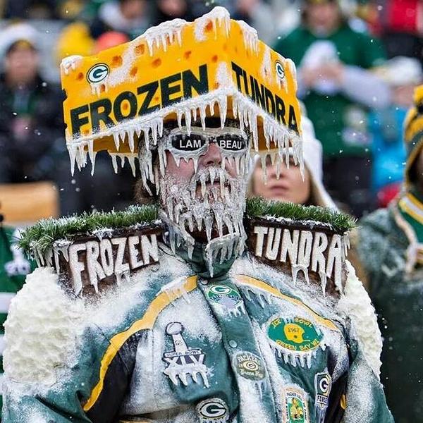 PaulMartin836's tweet photo. Super Bowl on ice http://t.co/v6nd7EfUwz