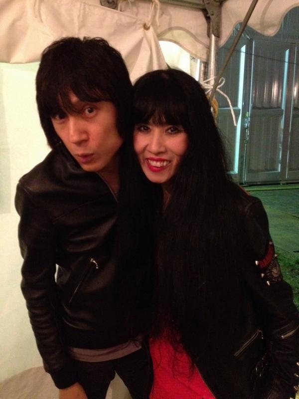 rokketduction's tweet photo. シーナ＆ヒロト。ありそでなかった２ショット！ 合い言葉は、GABBA,GABBA HEY！
いつもパンク・ロック・ブルースにどっぷりな二人♪
RSRバックステージにて。
＃RSR　#RSR14 http://t.co/SXjB4QVCqC