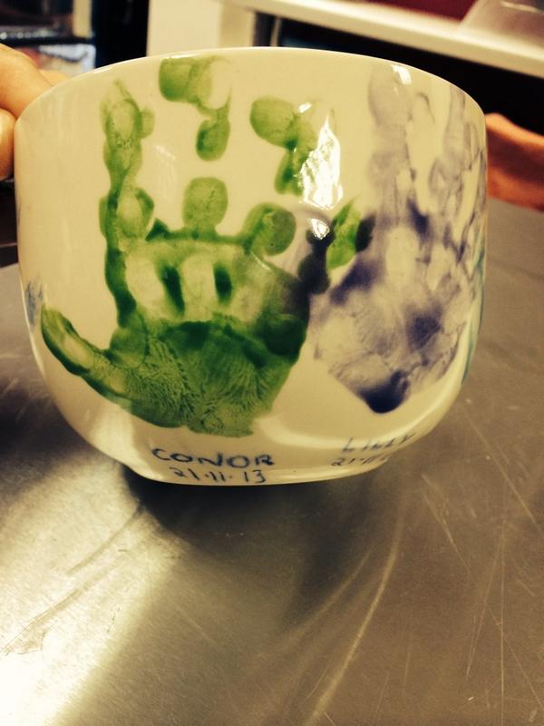 youpaintwebake's tweet photo. baby handprints on a giants cup :
ultimate keepsake ! http://t.co/cZn1XIJUok