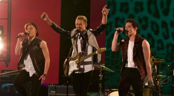 maximumpop's tweet photo. Aussie X Factor trio @YTY_Music cover @TheVampsband's #SomebodyToYou - thoughts? http://t.co/ArKfQZ4yNw http://t.co/Pl2QVPe34E