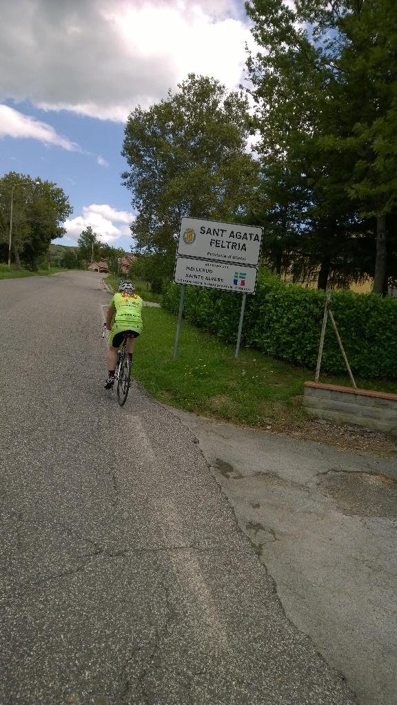 leonardiracing's tweet photo. Giro di ferragosto 95,5 km senza un metro di piana!! Da Bagno di Romagna a Bagno di Romagna, siamo quasi morti!!! http://t.co/Mhkn8yc6F6
