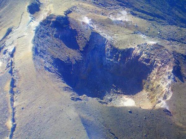 FOTO Cratere Vulcano Monte Shindake in Giappone prima dell'eruzione di oggi 29 maggio 2015