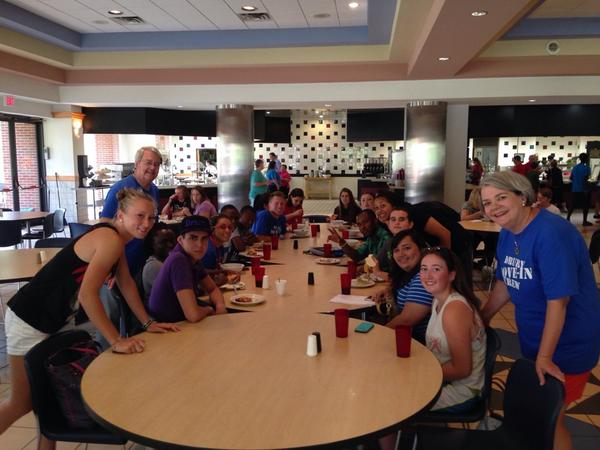 DaveManuelUDA's tweet photo. Meeting some of Drury's new international students at move -in lunch! http://t.co/QOzGED4pBA