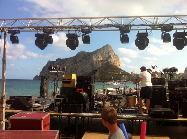 De Alicante a Jaen: Dia 01.
Alucinantes las vistas desde el escenario del Creampop Festival en Calpe.