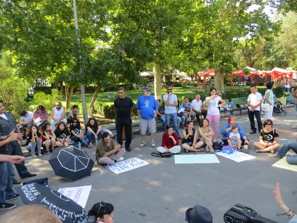 WIB_Armenia's tweet photo. "No to War" peace march and discussion. We demand #peacenotwar. #peaceinArmenia http://t.co/UMkQmrjhBQ