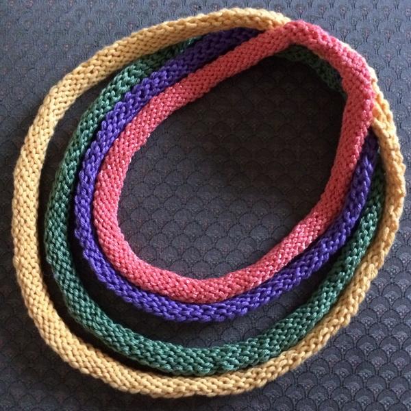 inkamaria66's tweet image. Värikästä viikonloppua #kaulakoru #neuloosi #magicloop #pyöröpuikot