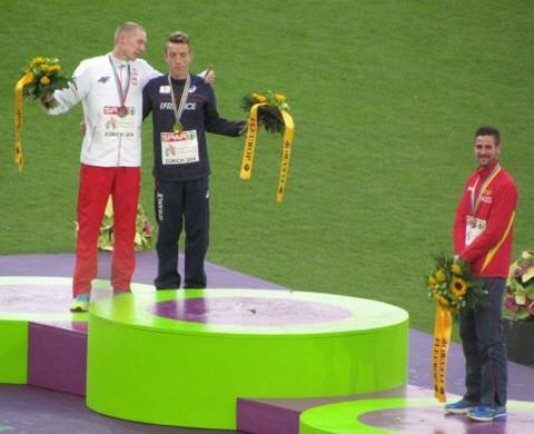 Loren_am90's tweet photo. Lamentable lo de la ceremonia de entrega de medallas de 3000 obstáculos. Falta de deportividad, educación y valores http://t.co/YFTNa5bL8g