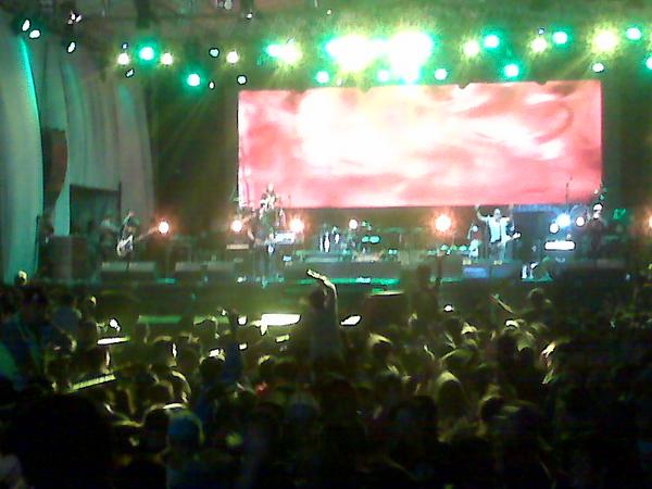 yudariodarmawan's tweet photo. Pogo Party!!! @ROSEMARYsk8punk - Punk Rock Show #PestaKemenangan @djarumcoklat @vicohr http://t.co/s0mpO3SlHd