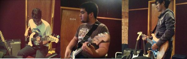 Pentanauta's tweet photo. Grabacion de bajos y guitarras de el dia de hoy en @Acusticarec http://t.co/8FKXSyHNFB