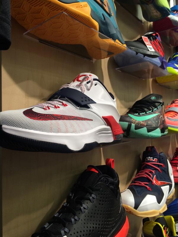 foreignbruiser's tweet photo. #OutletFind @kicksonfire http://t.co/dkTJZLvR8B