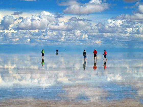 Cristina Cubas on Twitter: &quot;El cielo en la tierra. El paraíso está en el  salar de Uyuni, en Bolivia. http://t.co/rLrNTekHsb&quot;