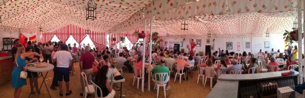 JorgeRguezPerez's tweet photo. Buena tarde de #FeriaTeebujena2014 en la caseta de @iutrebujena con @Lolavegacopla y @trebucale http://t.co/a91L9qdlVG