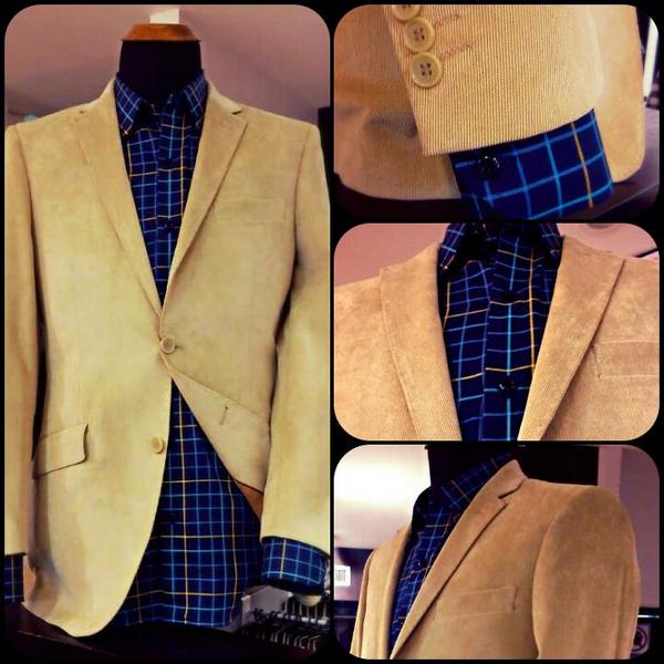PicalMalldelSol's tweet photo. Chaqueta beige, con combinación camisa azul cuadros. http://t.co/z34BV1ELML