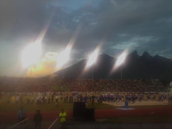 ibarra_co's tweet photo. Último partido de la carrera, como siempre lo mejor es la vista al cerro http://t.co/ooSdJiPFfD