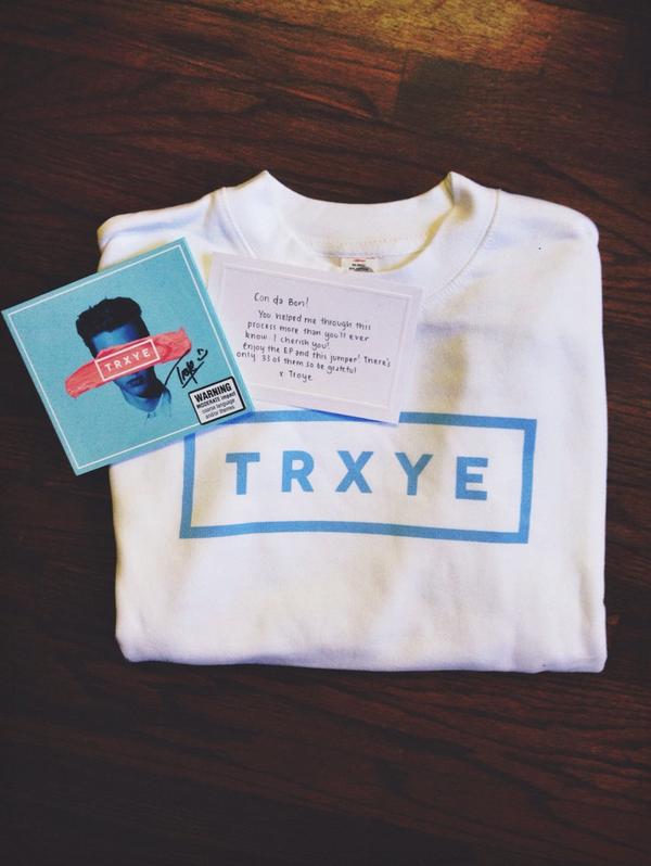 connorfranta's tweet image. came home to see this little surprise sitting on my doorstep! thanks @troyesivan! once again, very proud of you ☺️