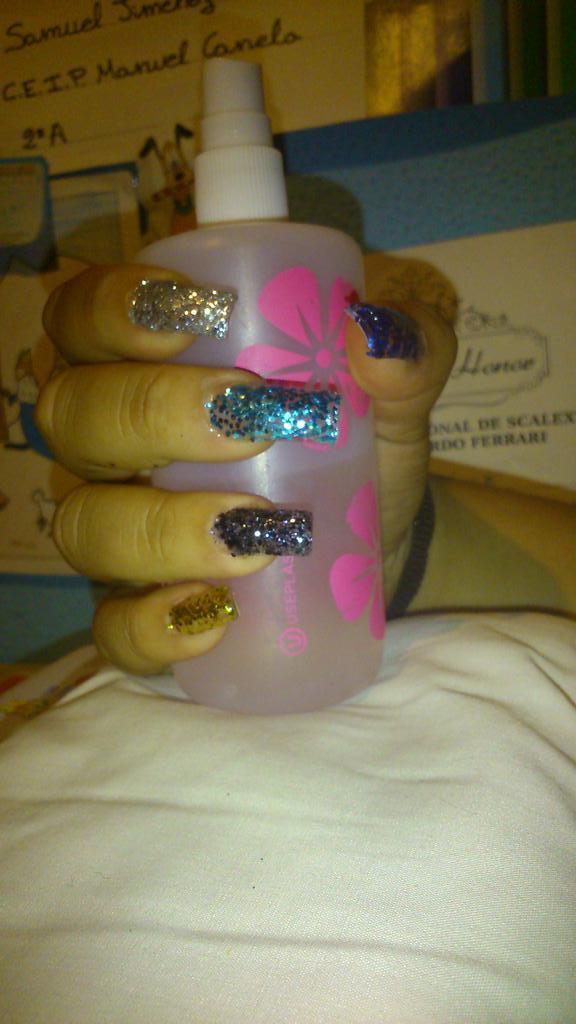 RosaNails94's tweet photo. Uñas de purpurina de colores @dolorescarmona7 💅 http://t.co/coGvsyieLh