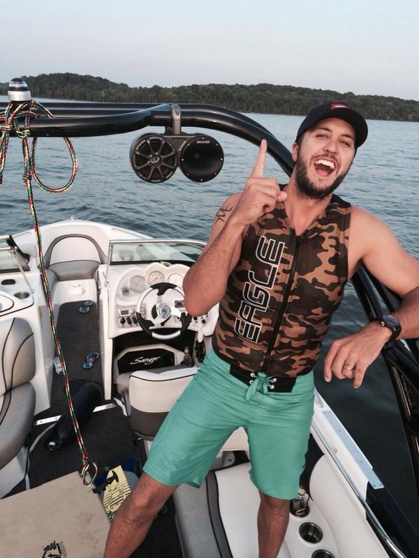 Country_Words's tweet photo. Y'all ready for the weekend?  #LukeBryan http://t.co/hw2e3aRXmL