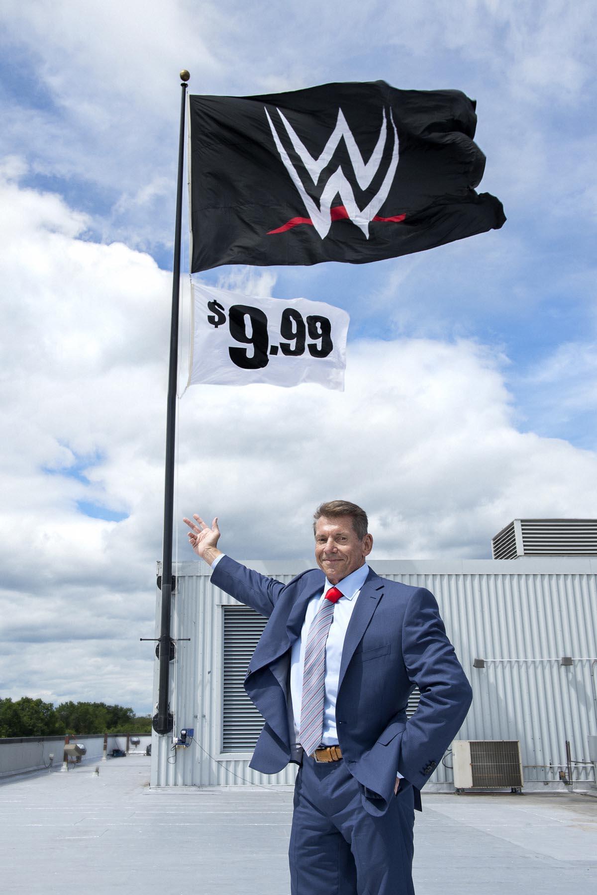 Novo logo da WWE é oficial BvHUfcEIgAAUd5w