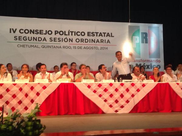 PolitiKMultiple's tweet image. Nuestro líder de @MovCNOPmx @raymundoking en IV Consejo Político Estatal de @PRI_QROO. @betoborge @PFlota @erickpaolo