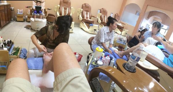 ZOsiecki6's tweet photo. Yeah I'm gettin a pedicure with my momma. So what, you wanna fight about it? http://t.co/HnsVSW99Kj