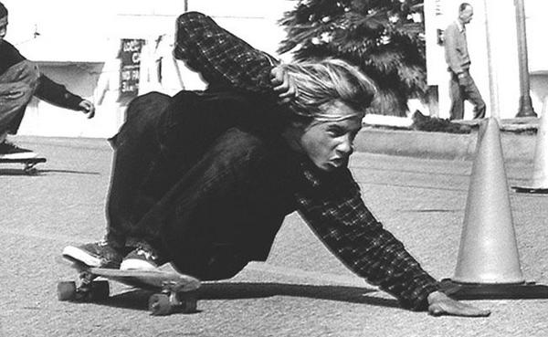 EnExtremo's tweet photo. El mundo del skate se despide de la leyenda Jay Adams http://t.co/skVFkqJz4g http://t.co/nrEbztL1UX