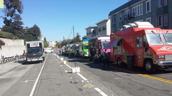 SuperHero_SF's tweet image. #OfftheGrid Setting up at #LakeMerritt @offthegridsf